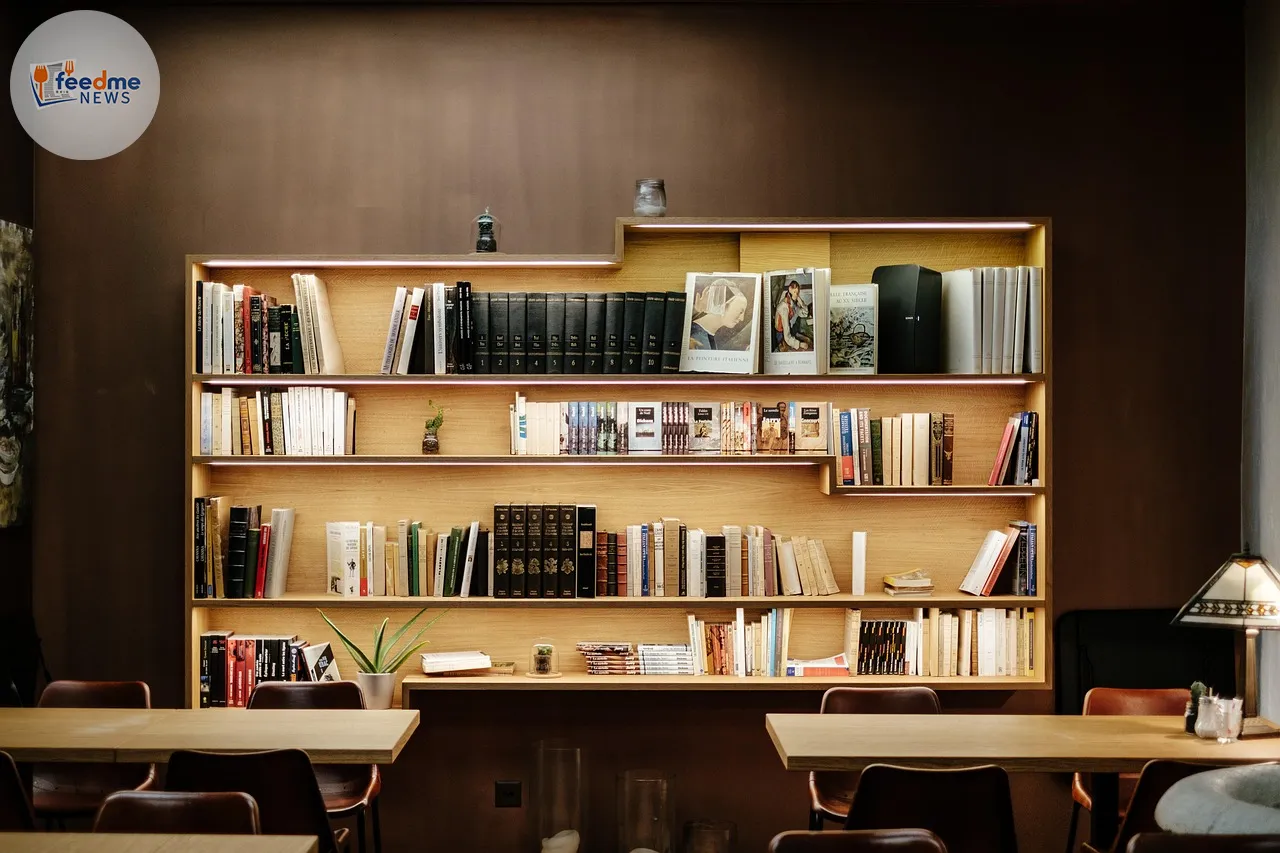 Cobwebbing: The Viral Decluttering Method Transforming Bookshelves